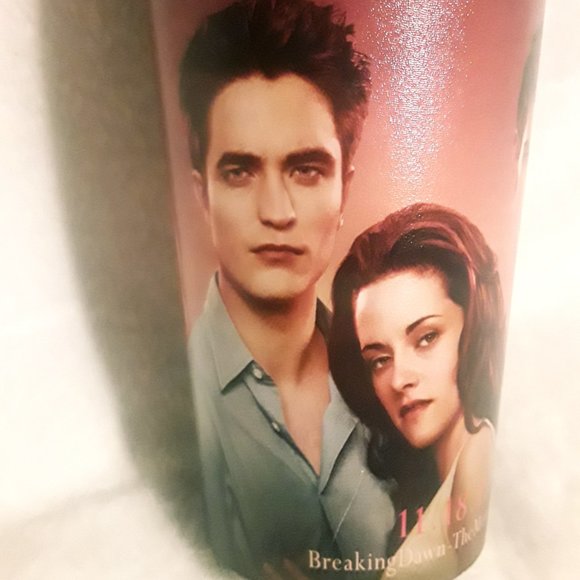 The Twilight Saga Breaking Dawn Pt 1 Collector's Cup 2011 - Picture 2 of 7